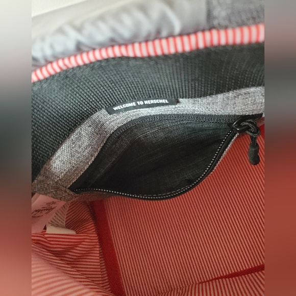 Herschel Classic Canvas Messenger Bag Black Grey White - Picture 10 of 16